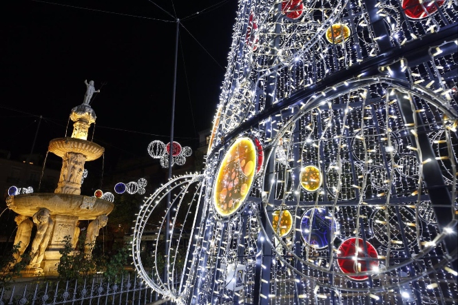 Luces de Navidad en Granada, en imagen de archivo (ÁLEX CÁMARA - EUROPA PRESS) 