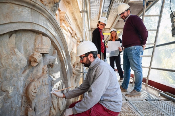La Alhambra emprende la restauración del pilar de Carlos V (PATRONATO DE LA ALHAMBRA/LUCÍA RIVAS VILLA)