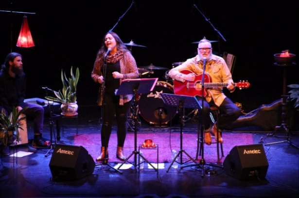 El dúo musical integrado por Dale y Melissa Albertson durante uno de los conciertos de Reyes celebrados en años anteriores (AYUNTAMIENTO DE ALMUÑÉCAR) 