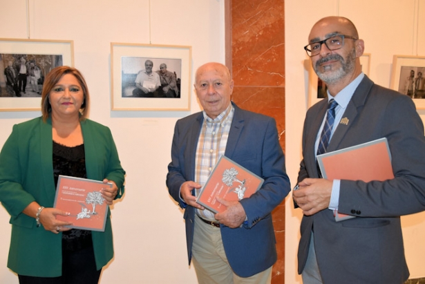 Antonio Carvajal entre el alcalde de Albolote y la ex Concejal de Cultura (AYTO. ALBOLOTE/ARCHIVO )