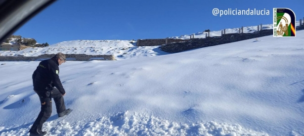 Un dispositivo con ayuda ciudadana permite localizar a un niño de cinco años perdido en Sierra Nevada (@POLICIANDALUCIA)