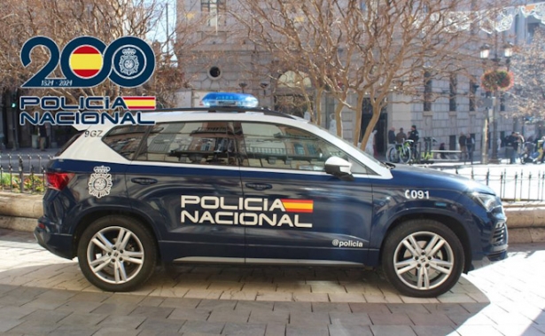 (VEHÍCULO DE LA POLICÍA NACIONAL)