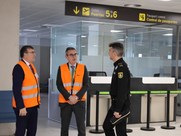 Imagen de la visita al aeropuerto (SUBDELEGACIÓN)