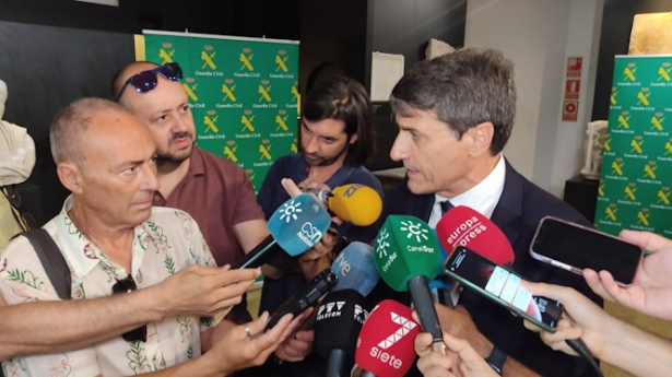 El delegado del Gobierno de España en Andalucía, Pedro Fernández, atiende a los medios de comunicación (EUROPA PRESS)