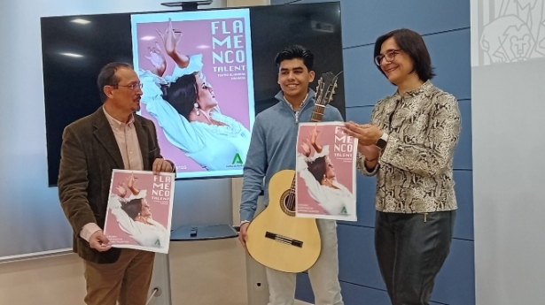 Joaquín Córdoba recibe su premio (JUNTA)