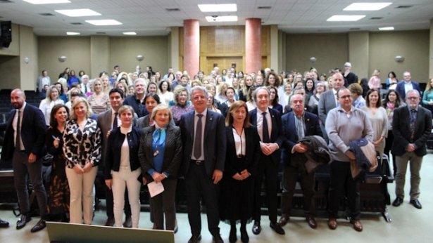 Foto de familia de los participantes en la jornada (JUNTA)