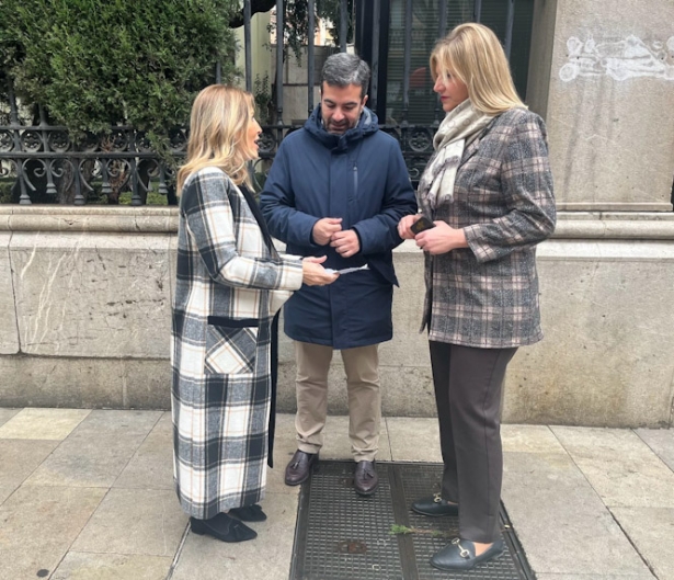 Los senadores del PP, Eva Martín, Joaquín Camacho e Inmaculada Hernández (PP)