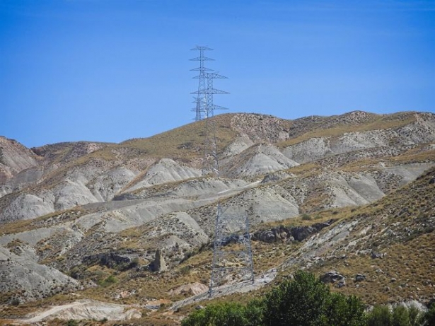 Torres de 80 metros de altura en terrenos del Geoparque de Granada (EILKO BRUGGERS)