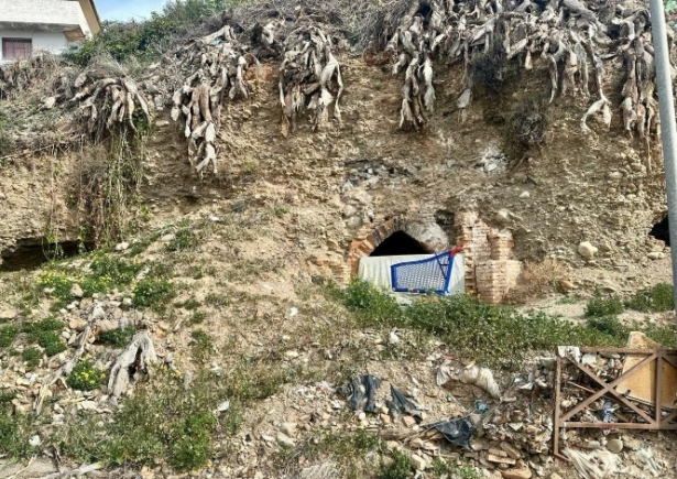 Cueva en el Barranco del Abogado (VOX)