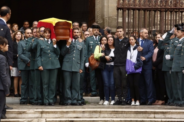  Misa funeral por el guardia civil asesinado en Huétor Vega en acto de servicio en 2018 a la salida de la Catedral de Granada (ÁLEX CÁMARA - EUROPA PRESS)