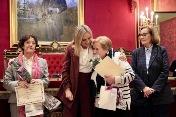Entrega de las distinciones (AYTO. GRANADA)