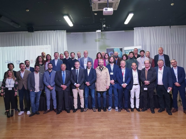 Foto de familia tras el foro (DIPGRA)