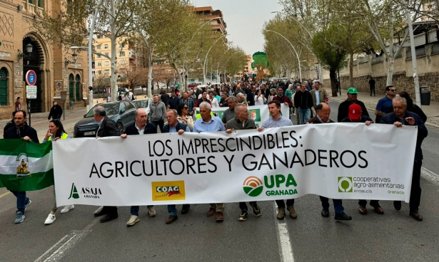 Tractorada en Granada (FAECA)