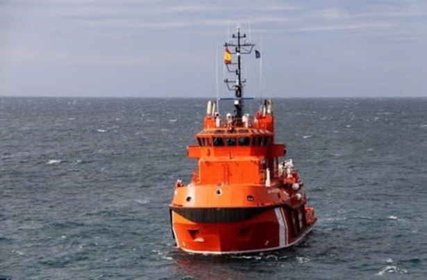 Efectivos de Salvamento Marítimo rescatan a una patera, en imagen de archivo (EUROPA PRESS/SALVAMENTO MARÍTIMO)
