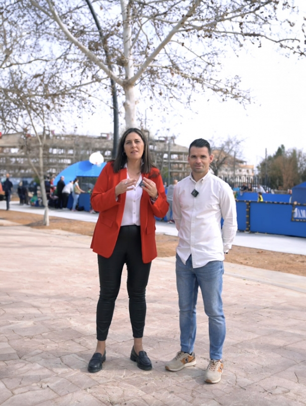 La alcaldesa, Yolanda Fernández y el concejal de deportes, Víctor Almohano (AYTO. ATARFE)