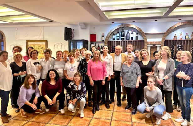 Mujeres participantes en el taller (AYTO. HUÉTOR VEGA)