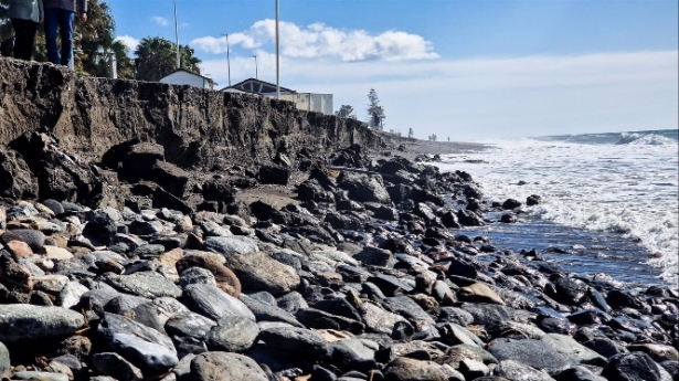 Escalón producido por el temporal en Playa Granada, este pasado invierno 