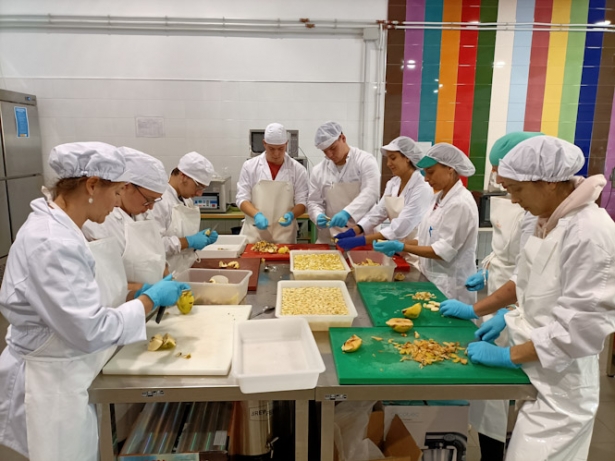 Alumnado del  Grado Medio de Aceite de Oliva y Vinos en el IES Américo Castro (AYTO. HUÉTOR TÁJAR)