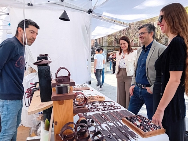 El Delegado ha visitado la Feria de los artesanos (JUNTA)