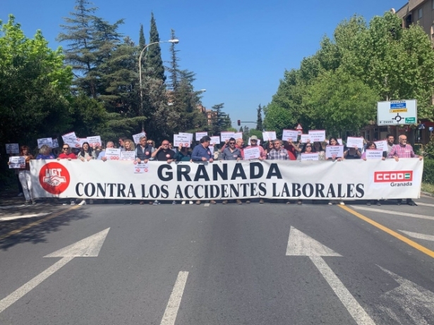 Concentración de los sindicatos por la muerte de un trabajador en Moraleda de Zafayona (CCOO/UGT)