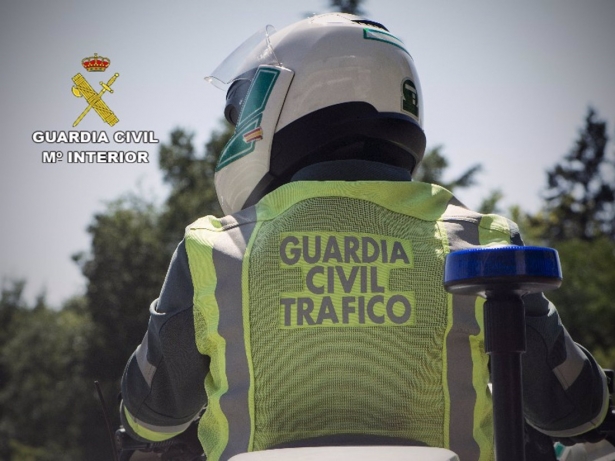 Agente de tráfico de la Guardia Civil. Archivo. (GUARDIA CIVIL)