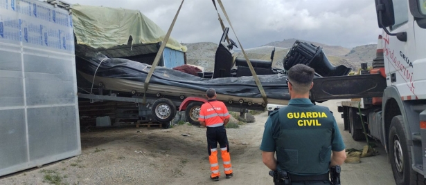 Narcolancha localizada en un invernadero de Albuñol (GUARDIA CIVIL)