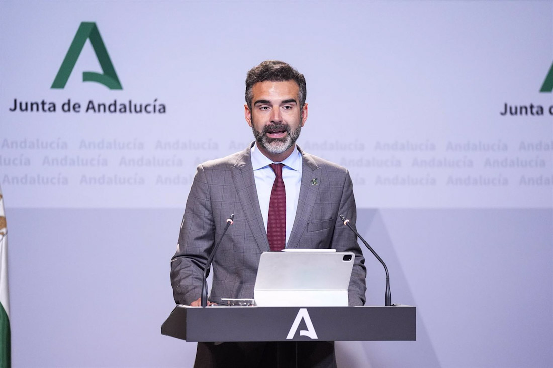 El consejero de Sostenibilidad, Medio Ambiente y Economía Azul de la Junta de Andalucía y portavoz del gobierno, Ramón Fernández-Pacheco, comparece en la rueda de prensa (JOAQUIN CORCHERO/EUROPA PRESS) El consejero de Sostenibilidad, Medio Ambiente y Economía Azul de la Junta de Andalucía y portavoz del gobierno, Ramón Fernández-Pacheco, comparece en la rueda de prensa (JOAQUIN CORCHERO/EUROPA PRESS)