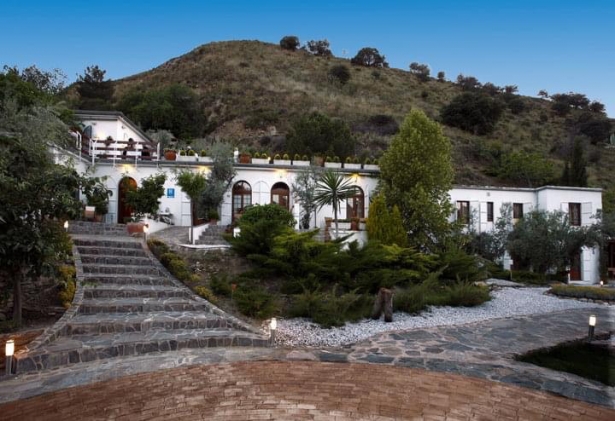 Hotel La Almunia del Valle  (AYTO. MONACHIL)