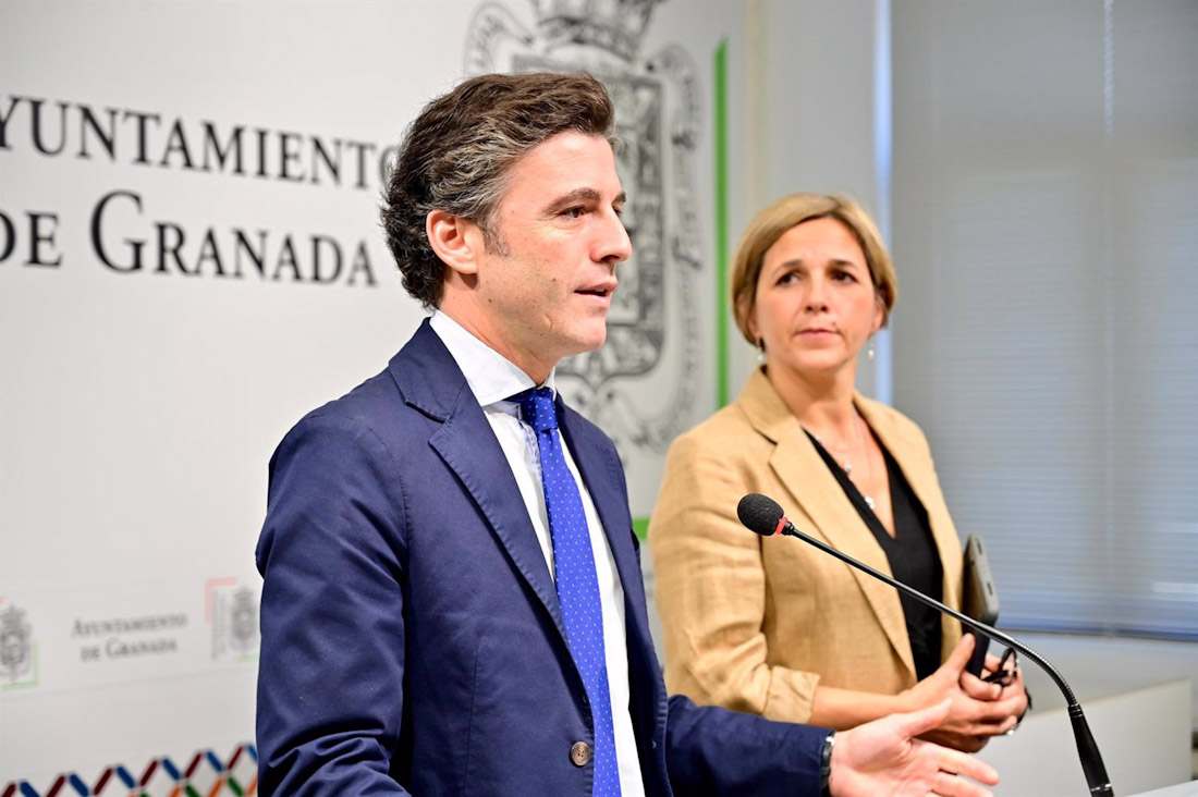 Los concejales de Presidencia y de Movilidad de Granada, Jorge Saavedra y Ana Agudo, en imagen de archivo (AYUNTAMIENTO) Los concejales de Presidencia y de Movilidad de Granada, Jorge Saavedra y Ana Agudo, en imagen de archivo (AYUNTAMIENTO)