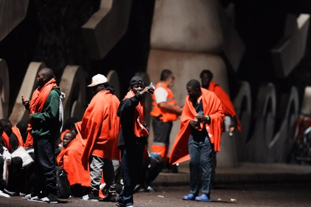 Varios migrantes tras ser rescatados de una patera (H.BILBAO - EUROPA PRESS)