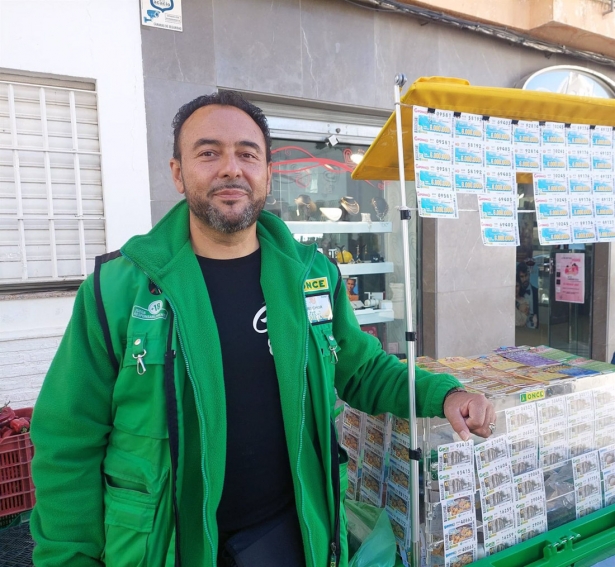 El vendedor de la Once Melchor Tirado reparte 350.000 euros en Santa Fe (ONCE)