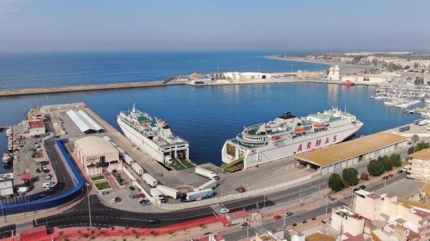 Ferris atracados en los muelles del Puerto de Motril (PUERTO DE MOTRIL)