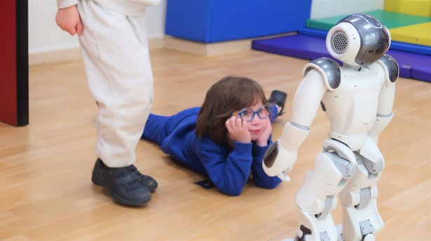 Presentación del robot Juande (ORDEN HOSPITALARIA SAN JUAN DE DIOS)