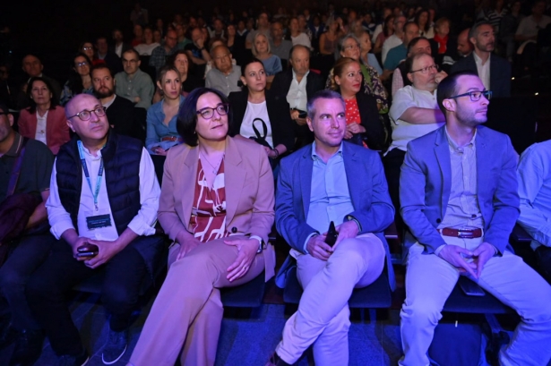 V Concurso de Interpretación de Música Antigua, con la delegada de Educación de la Junta en Granada, segunda por la izquierda en la imagen, en primera fila (JUNTA) 