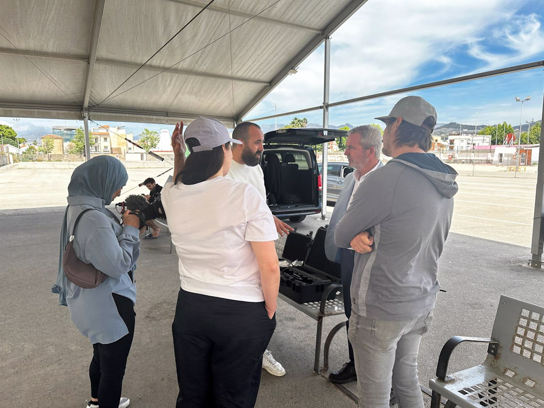 El presidente del Puerto de Motril conversa con el director del largometraje Porte Bagage (PUERTO DE MOTRIL) El presidente del Puerto de Motril conversa con el director del largometraje Porte Bagage (PUERTO DE MOTRIL)