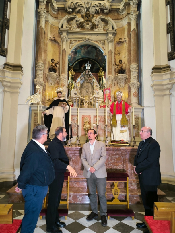 Visita al camarín de la Virgen del Rosario (JUNTA)