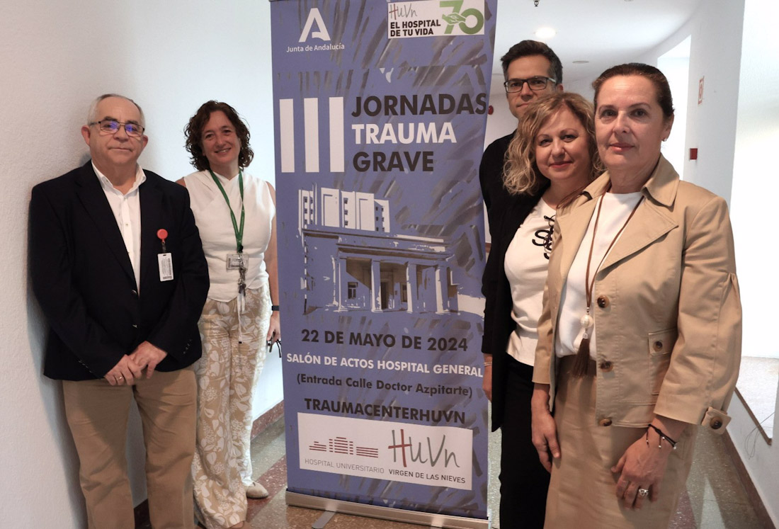 La subdirectora médica del Hospital de Neurotraumatología y Rehabilitación de Granada, Ana Román, junto con los organizadores de las jornadas de trauma grave (HOSPITAL VIRGEN DE LAS NIEVES) La subdirectora médica del Hospital de Neurotraumatología y Rehabilitación de Granada, Ana Román, junto con los organizadores de las jornadas de trauma grave (HOSPITAL VIRGEN DE LAS NIEVES)