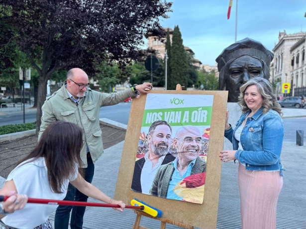 El presidente del CEP de Vox Granada y parlamentario andaluz, Ricardo López Olea, durante el inicio de campaña (VOX GRANADA)