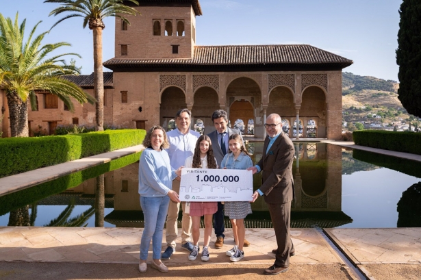 La Alhambra homenajea a su visitante un millón y reivindica su aforo limitado por motivos de conservación (ARSENIO ZURITA)