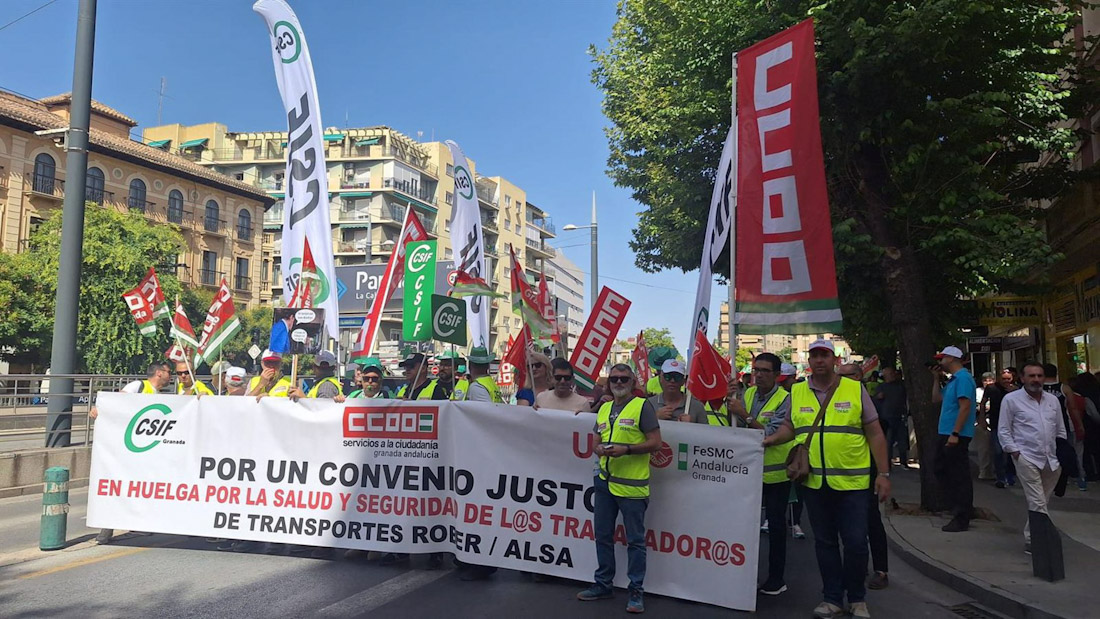 Manifestación de los trabajadores del servicio de autobús urbano de Granada el pasado viernes (CCOO) Manifestación de los trabajadores del servicio de autobús urbano de Granada el pasado viernes (CCOO)