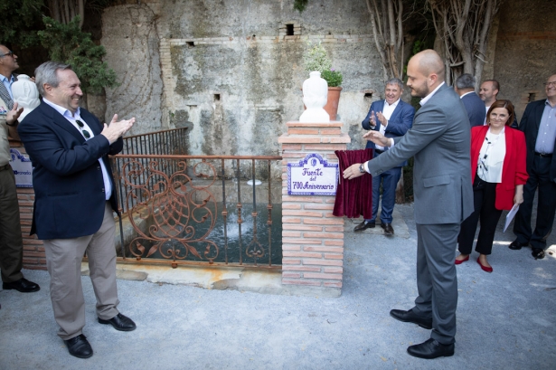 Inauguración de la fuente del 700 aniversario (FMG)