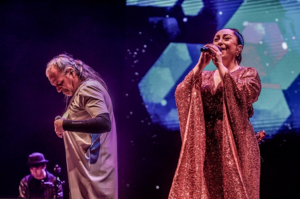 El grupo `Camela` actúa en el concierto Locos por la Música, en el Estadio Santiago Bernabéu, a 26 de abril de 2024, en Madrid (RICARDO RUBIO - EUROPA PRESS)