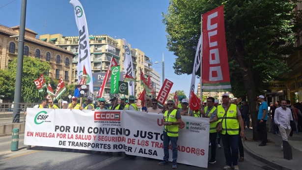 Manifestación de los trabajadores del servicio de autobús urbano de Granada por un convenio justo. (CCOO)