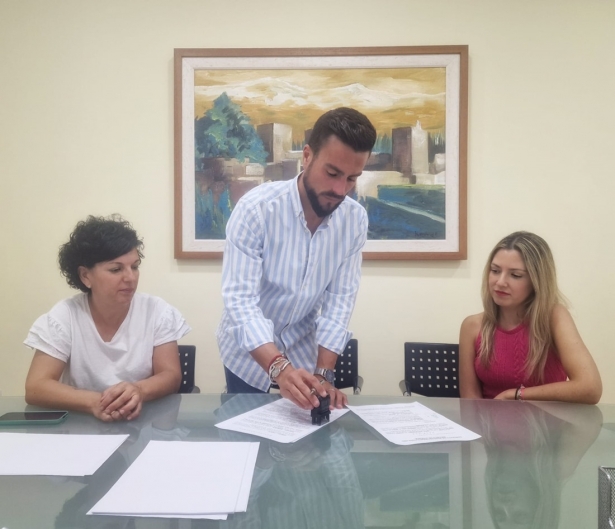 Firma del convenio (AYUNTAMEINTO MOCLÍN)