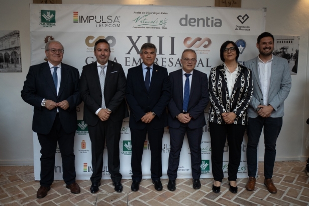 Foto de familia de las autoridades (ASOCIACION EMPRESARIOS)