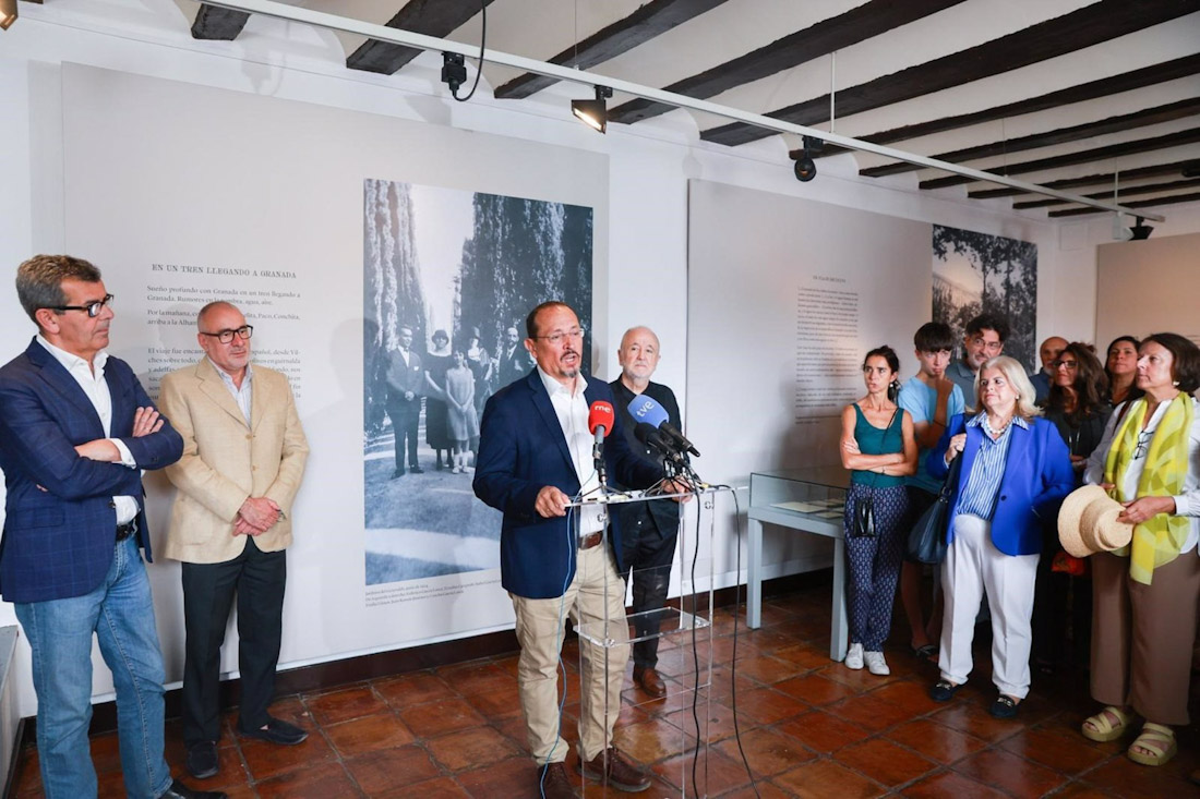 El delegado de Cultura de la Junta en Granada, Fernando Egea, interviene en la inauguración de la exposición sobre Juan Ramón Jiménez en la Casa de los Tiros (PERFIL DE LA JUNTA EN GRANADA EN LA RED SOCIAL `X`) El delegado de Cultura de la Junta en Granada, Fernando Egea, interviene en la inauguración de la exposición sobre Juan Ramón Jiménez en la Casa de los Tiros (PERFIL DE LA JUNTA EN GRANADA EN LA RED SOCIAL `X`)