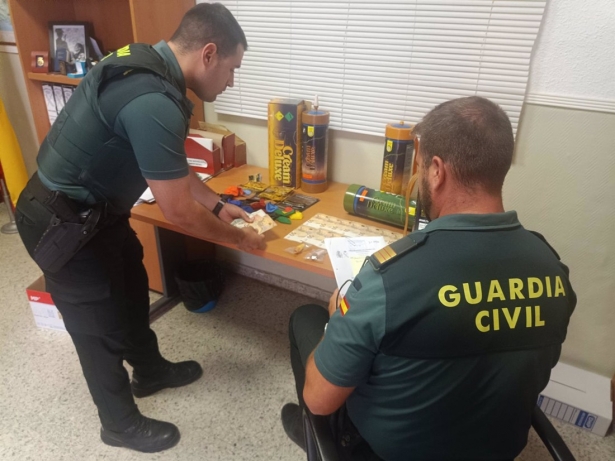 Detenido un joven en La Herradura por traficar con `gas de la risa` metido en globos (GUARDIA CIVIL)