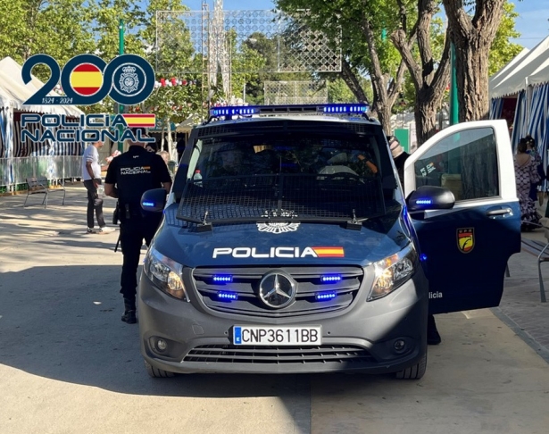 Policía Nacional en el ferial (POLICÍA NACIONAL)
