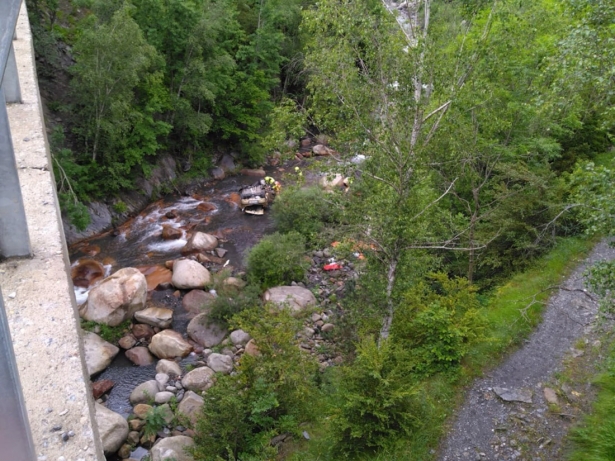 El vehículo ha caído al río Ésera, en Benasque (GOBIERNO DE ARAGÓN)