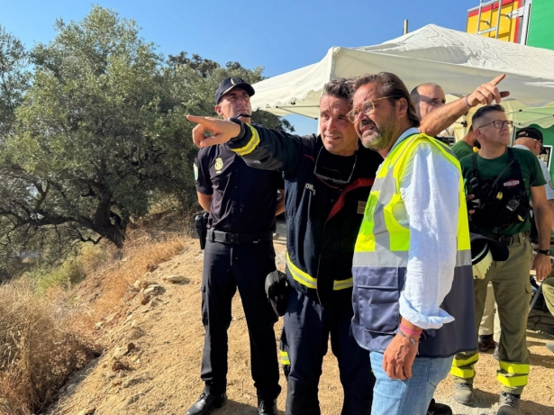 El delegado del Gobierno andaluz en Granada, Antonio Granados, a la derecha en la imagen (PERFIL DE ANTONIO GRANADOS EN LA RED SOCIAL X)